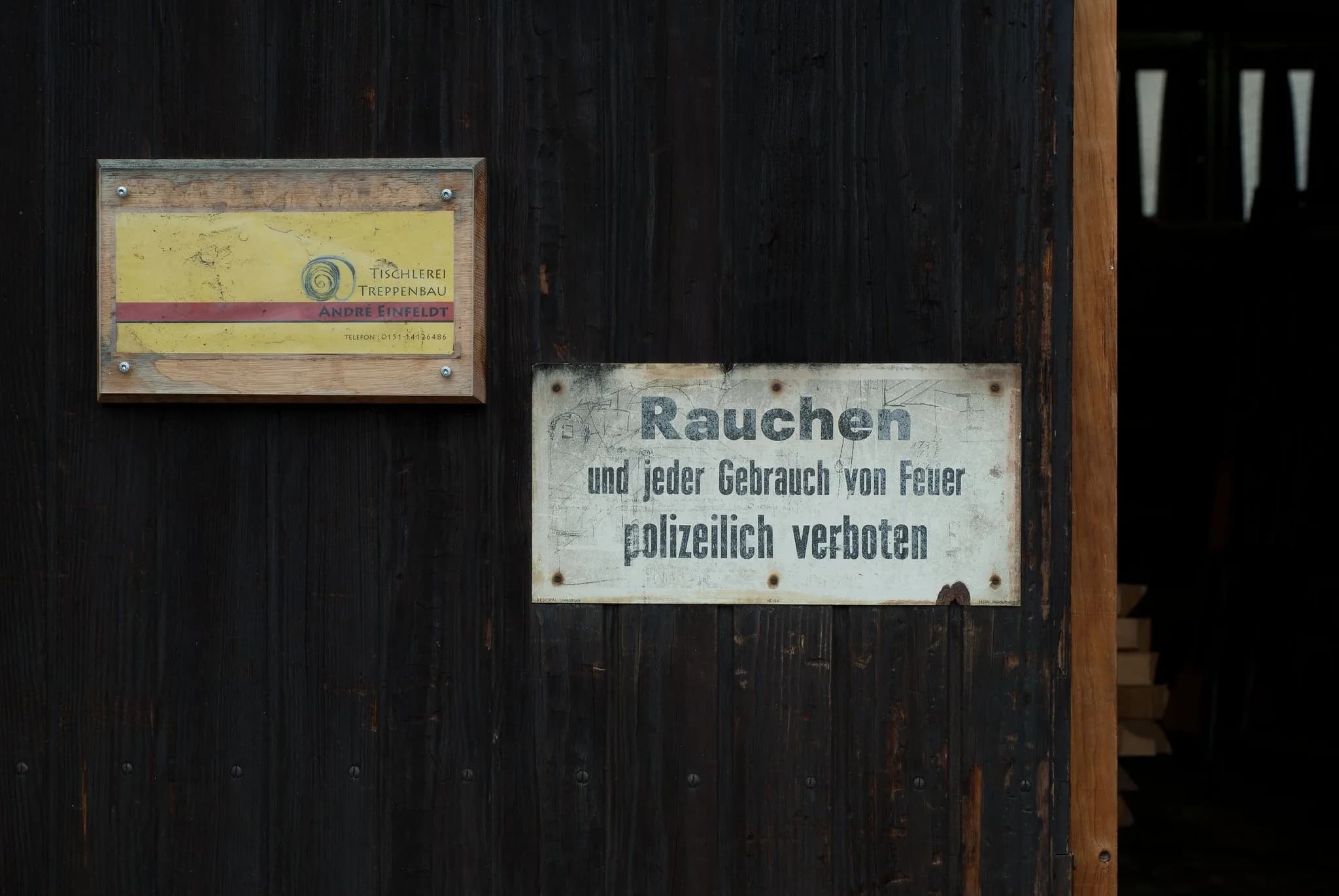 Holzdetails und Materialien für sorgfältige Restaurationsarbeiten